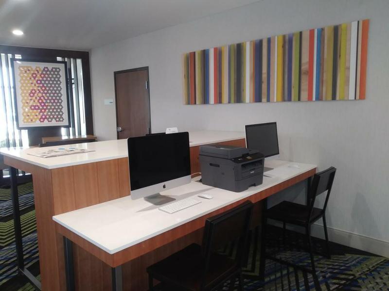 Holiday Inn Express & Suites - Dallas Nw Hwy - Love Field By Ihg Eksteriør billede
